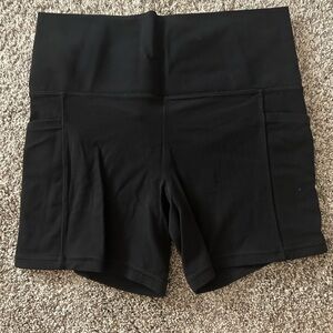 Athleta Salutation Stash Short